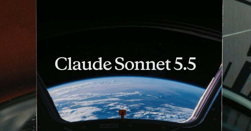 Titelbild zu Claude Sonnet 5.5: Blick aus einem Fenster auf die Erde